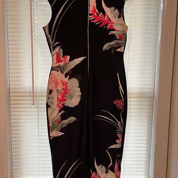Floral Sheath Dress 3/4 length. - Picture 3 of 4